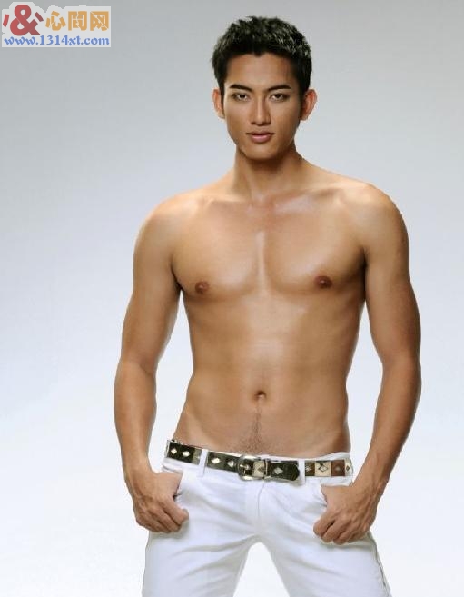 亚洲猛男全裸人体彩绘