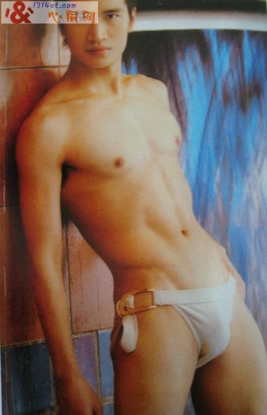 何晟铭早期大尺度全裸露点写真 喷血性感身材