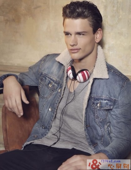 .˹ (Simon Nessman)