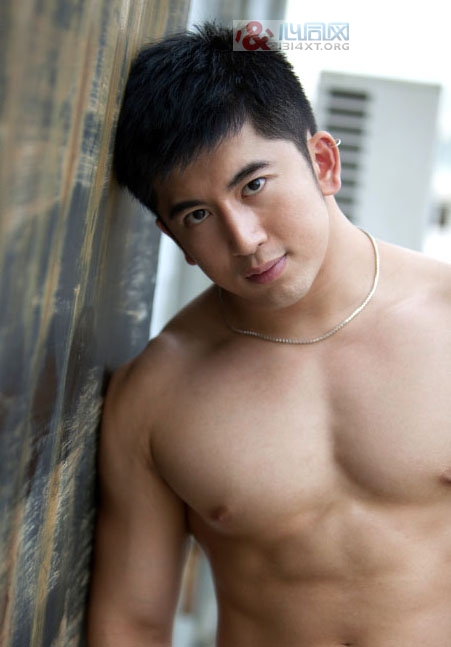 华裔与德国混血男优 猛男Julian Kiano