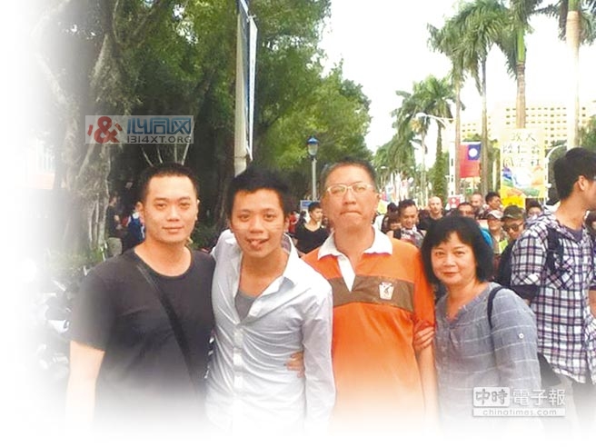 台湾：出柜辩师长 父母力挺同志儿子