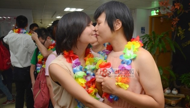 七夕前夕 台湾28对同性伴侣登记结婚遭拒