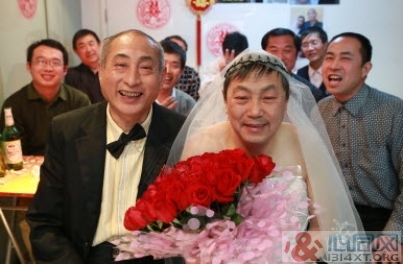 结婚生子！中国同性恋难以“出柜”